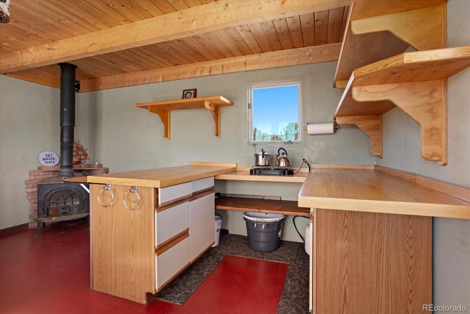 Image 4: Kitchen with storage and propane