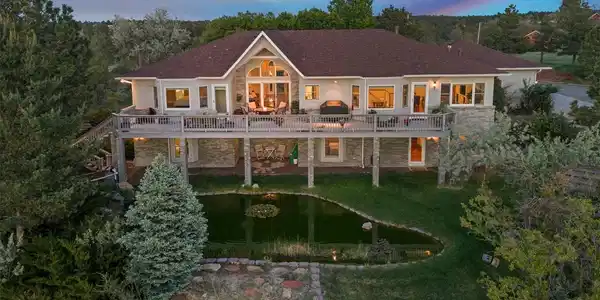 6886 Village Road