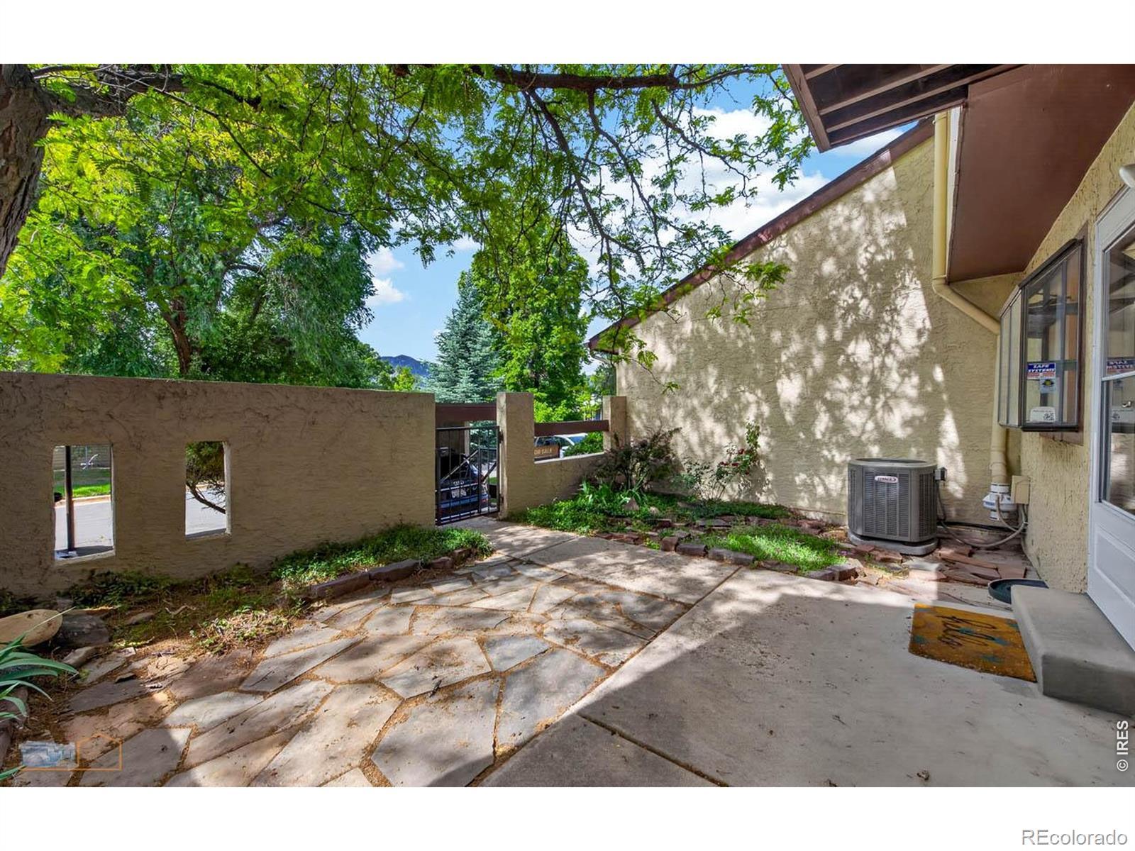 Image 3: Entry Patio Image 3: Entry Patio