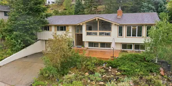 961 S Foothill Drive