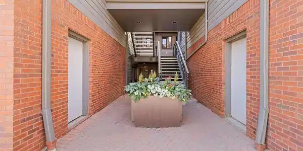 Image 3: Welcoming entryway