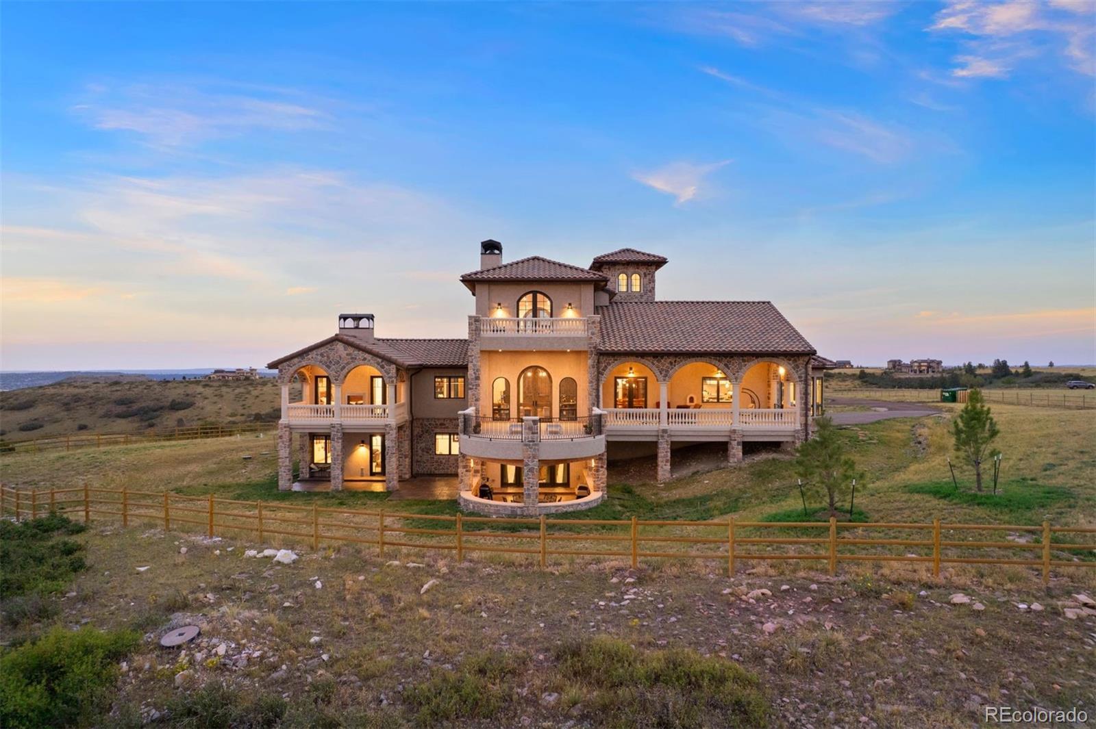 Image 3: Lives like the Italian countryside—but looks out over Colorado’s Front Range, all the way to Pikes Peak Image 3: Lives like the Italian countryside—but looks out over Colorado’s Front Range, all the way to Pikes Peak