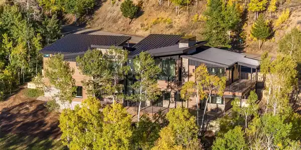 530 Lakeview Circle