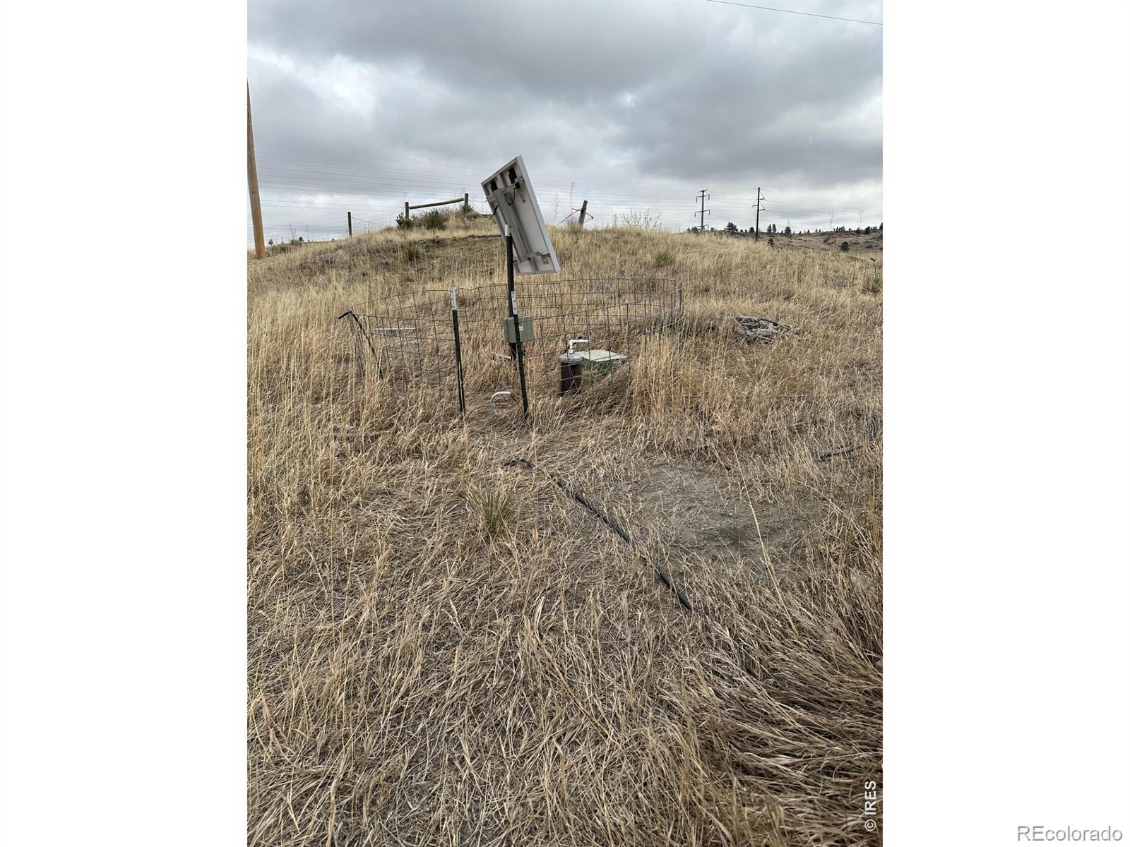 Image 3: Well head. Image 3: Well head.