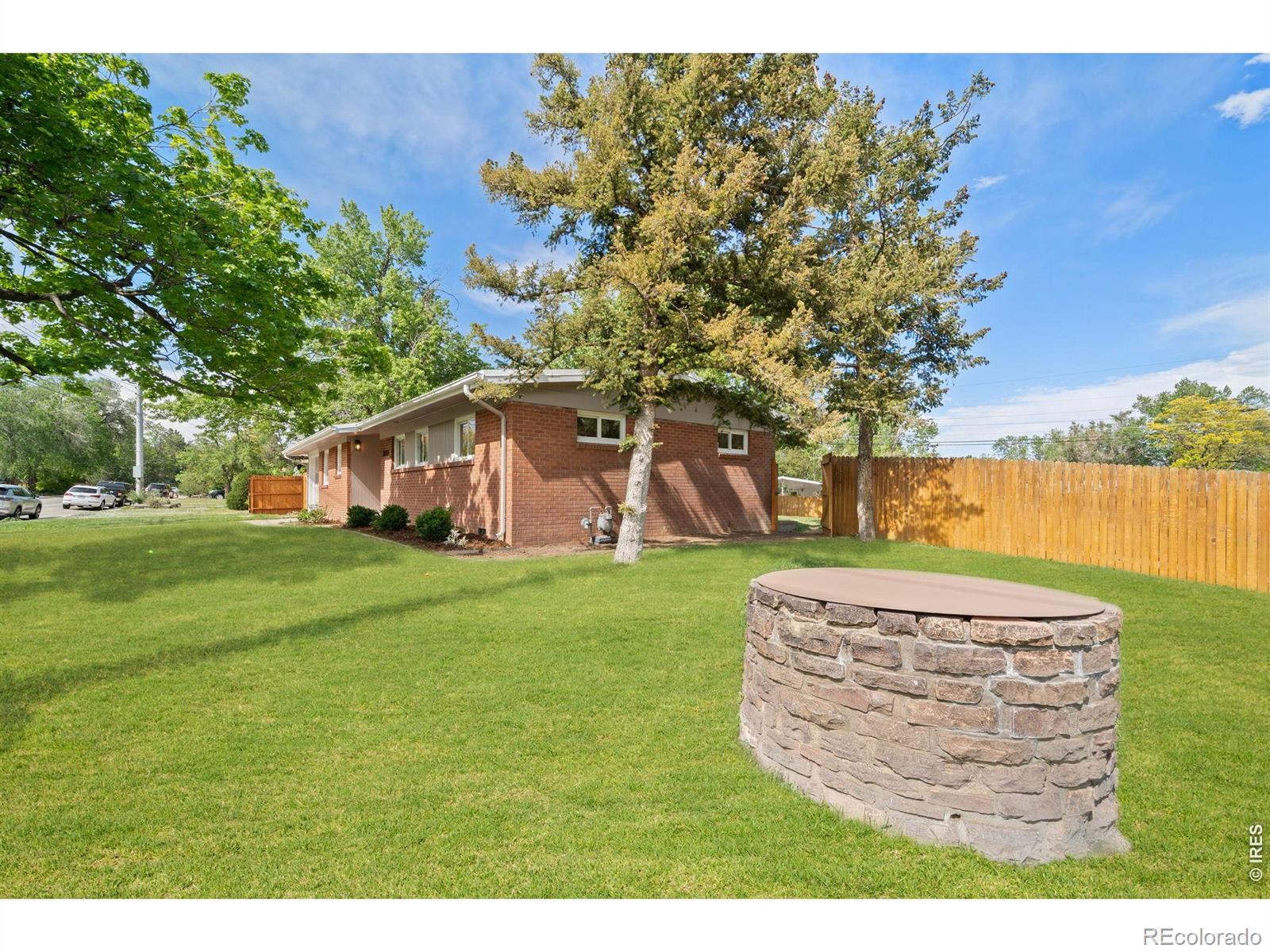 Image 4: Non-Potable Well with an oversized front yard Image 4: Non-Potable Well with an oversized front yard