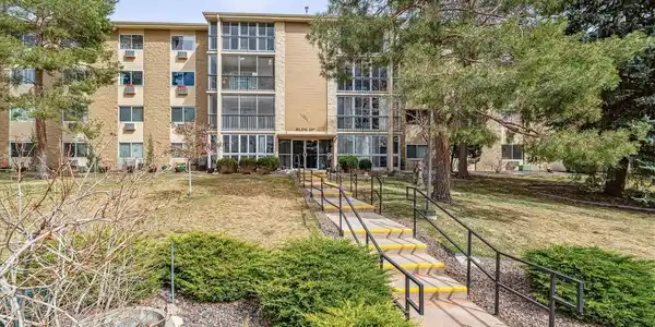 3022 S Wheeling Way