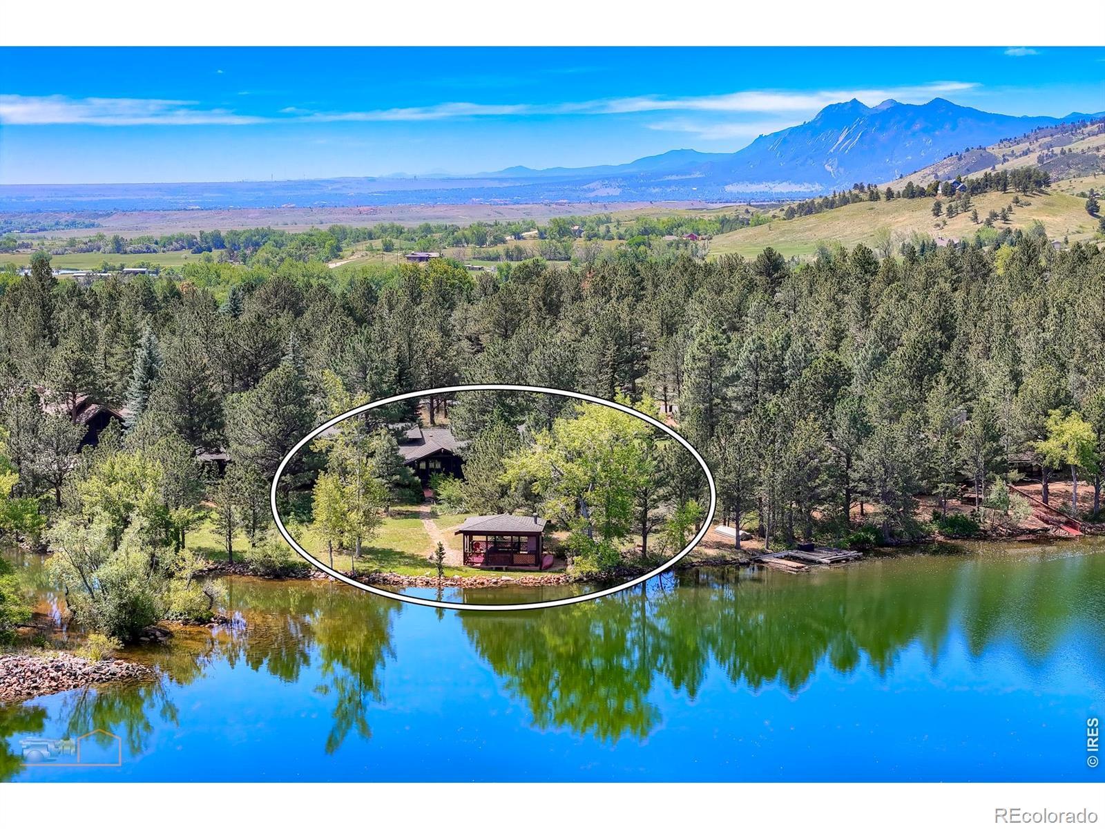 Image 2: Waterskiing front your backyard! BBQ in the Pergola Lakeside! Image 2: Waterskiing front your backyard! BBQ in the Pergola Lakeside!