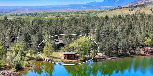 Image 2: Waterskiing front your backyard! BBQ in the Pergola Lakeside! Image 2: Waterskiing front your backyard! BBQ in the Pergola Lakeside!