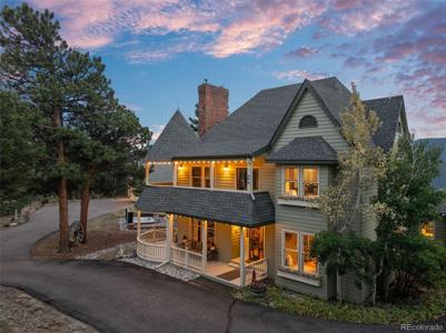 220 Ravenswood Court