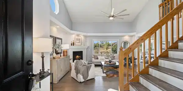 Image 4: Vaulted 2-story high living - and views to the foothills! Image 4: Vaulted 2-story high living - and views to the foothills!