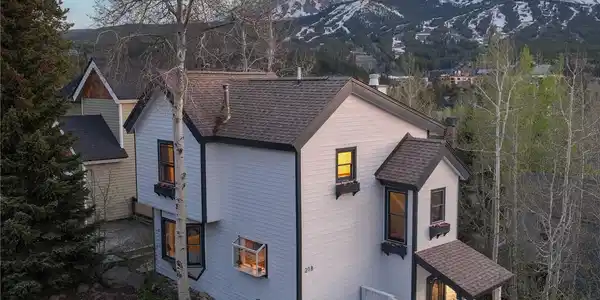 218 Highland Terrace