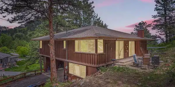 27 Arrowleaf Court