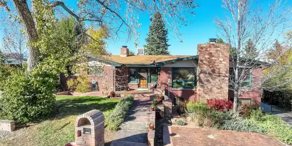 11105 W Center Avenue