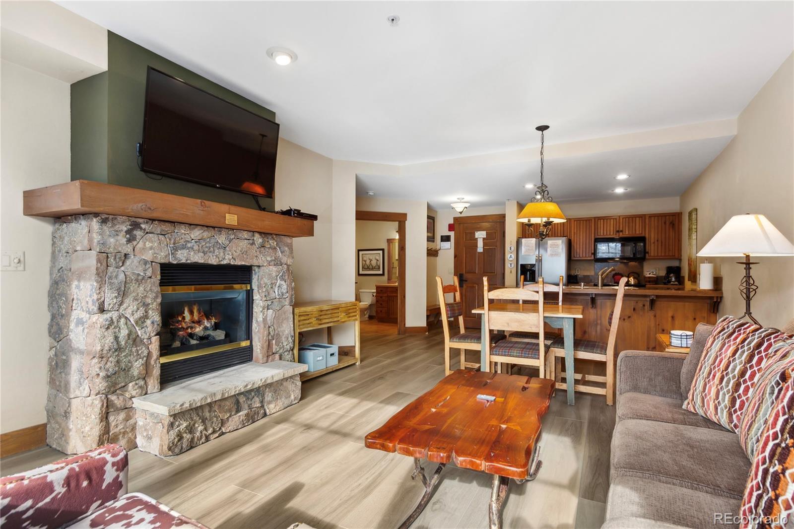 Image 4: fireplace