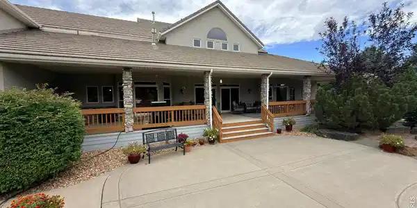 Image 3: Back Deck Image 3: Back Deck