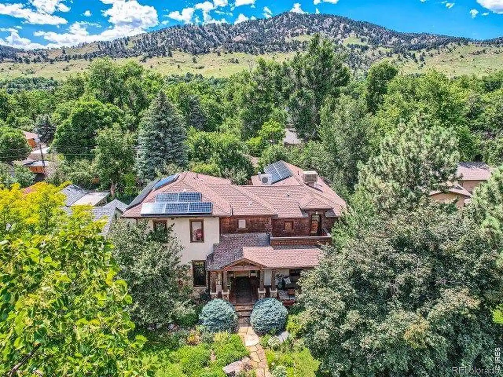 Image 1: Minutes from downtown Boulder and Foothills
