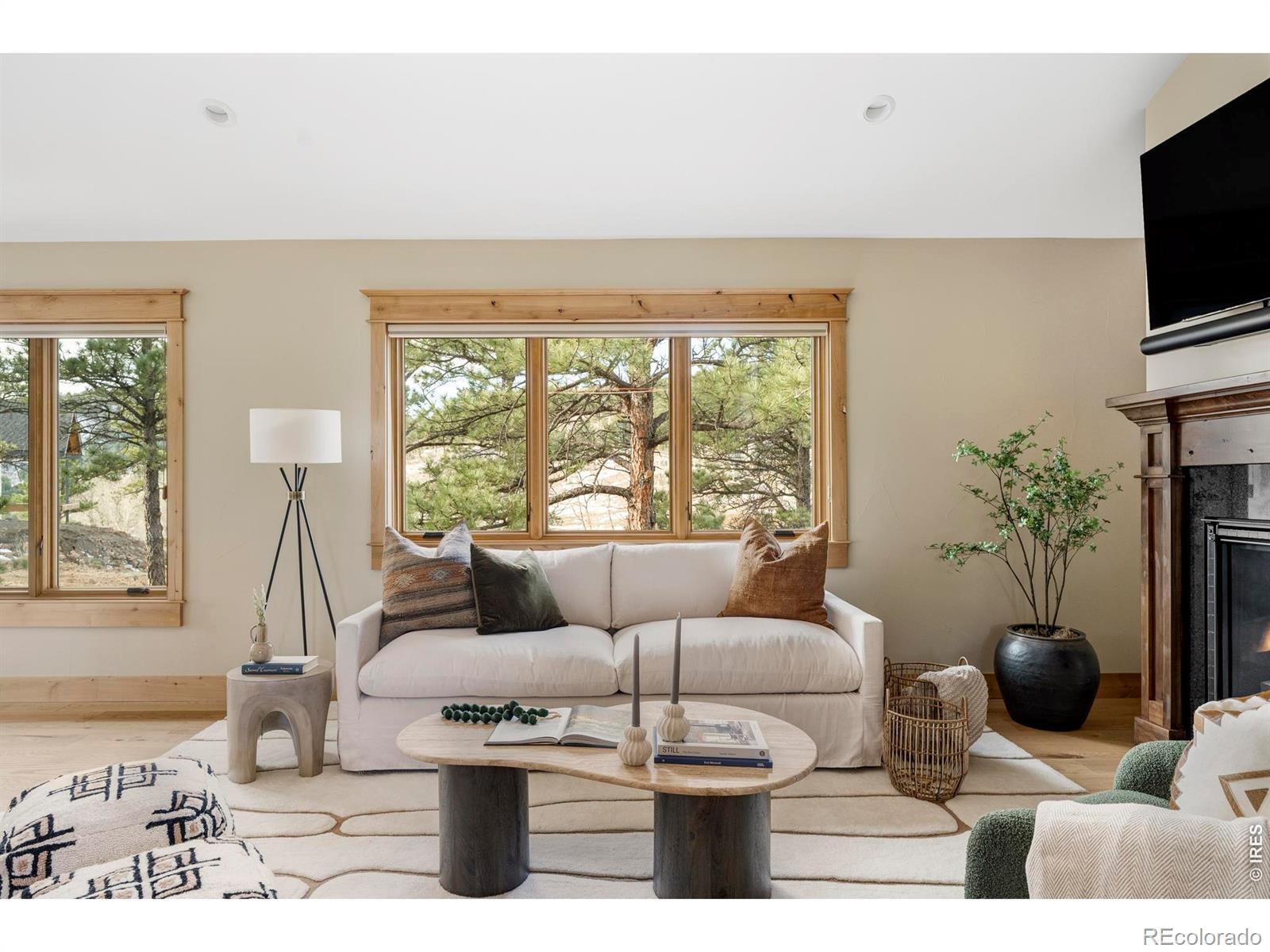 Image 3: Living room. Image 3: Living room.