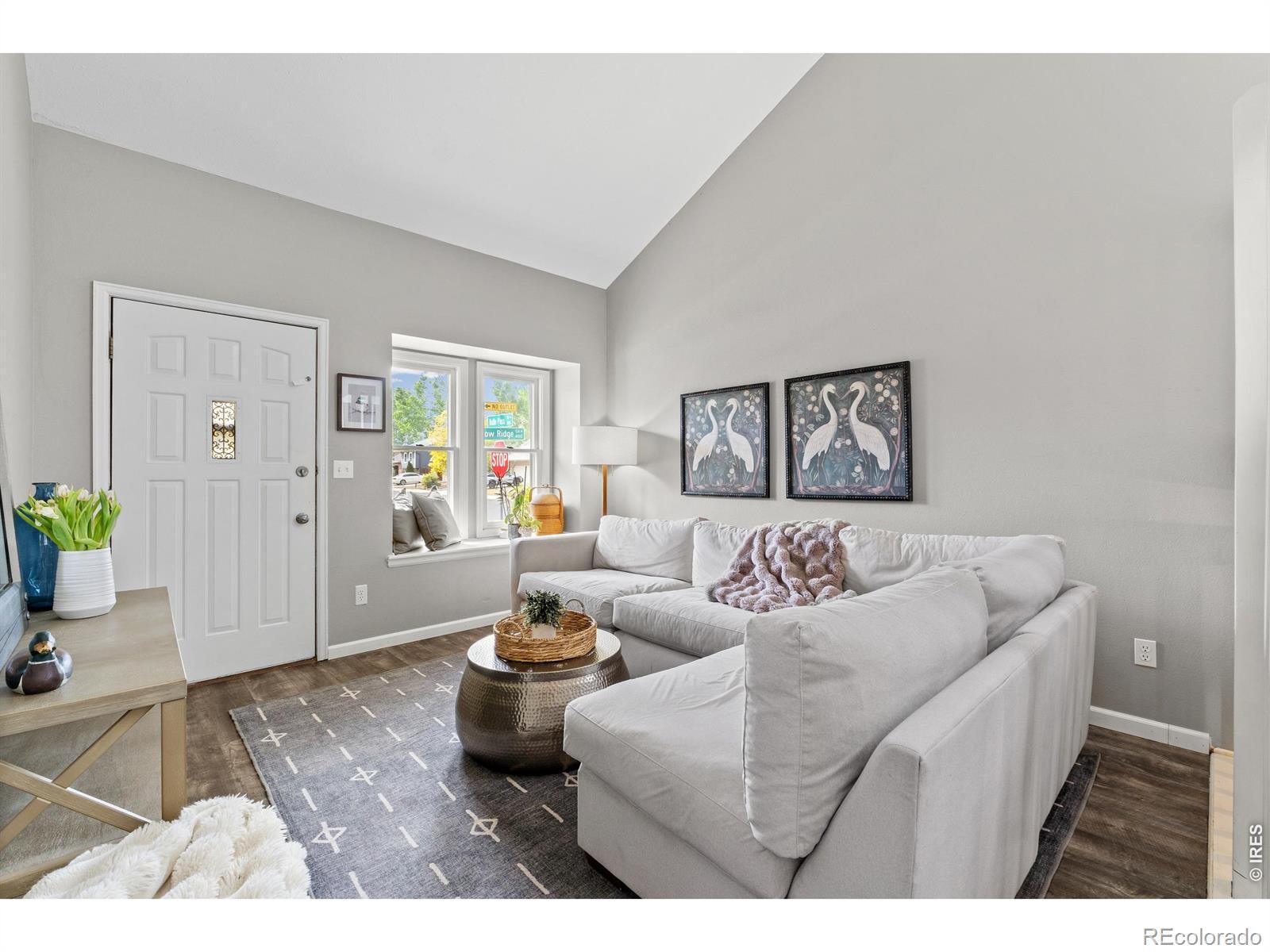 Image 3: Living Room