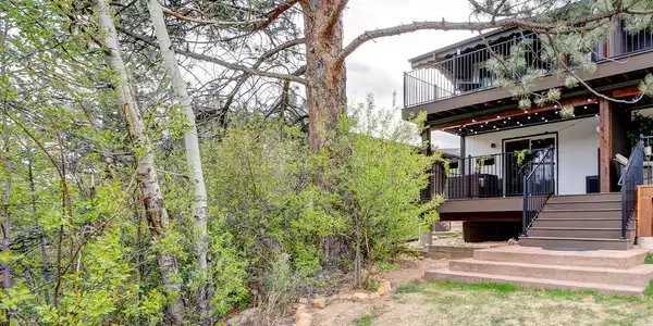 550 W Elkhorn Avenue