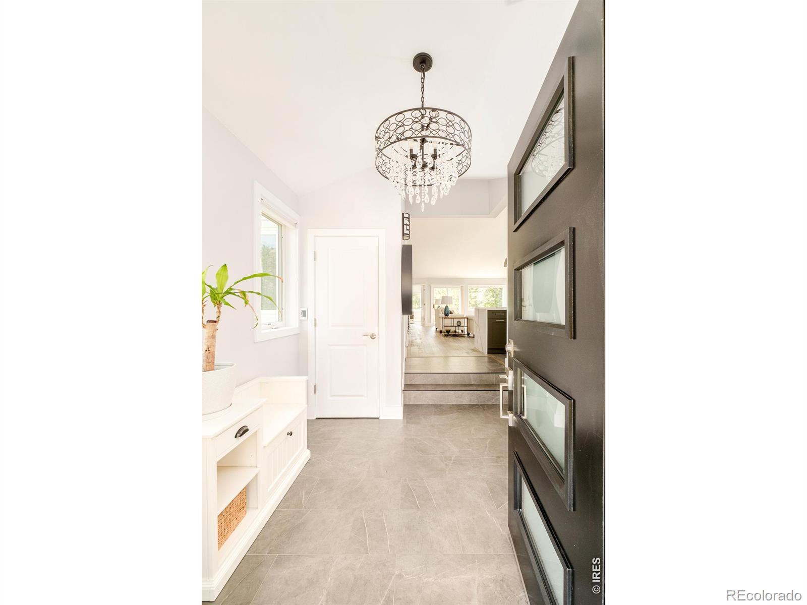 Image 4: enter into the expansive foyer, with lots of space & natural light Image 4: enter into the expansive foyer, with lots of space & natural light