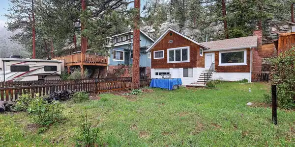 Image 2: Front Yard