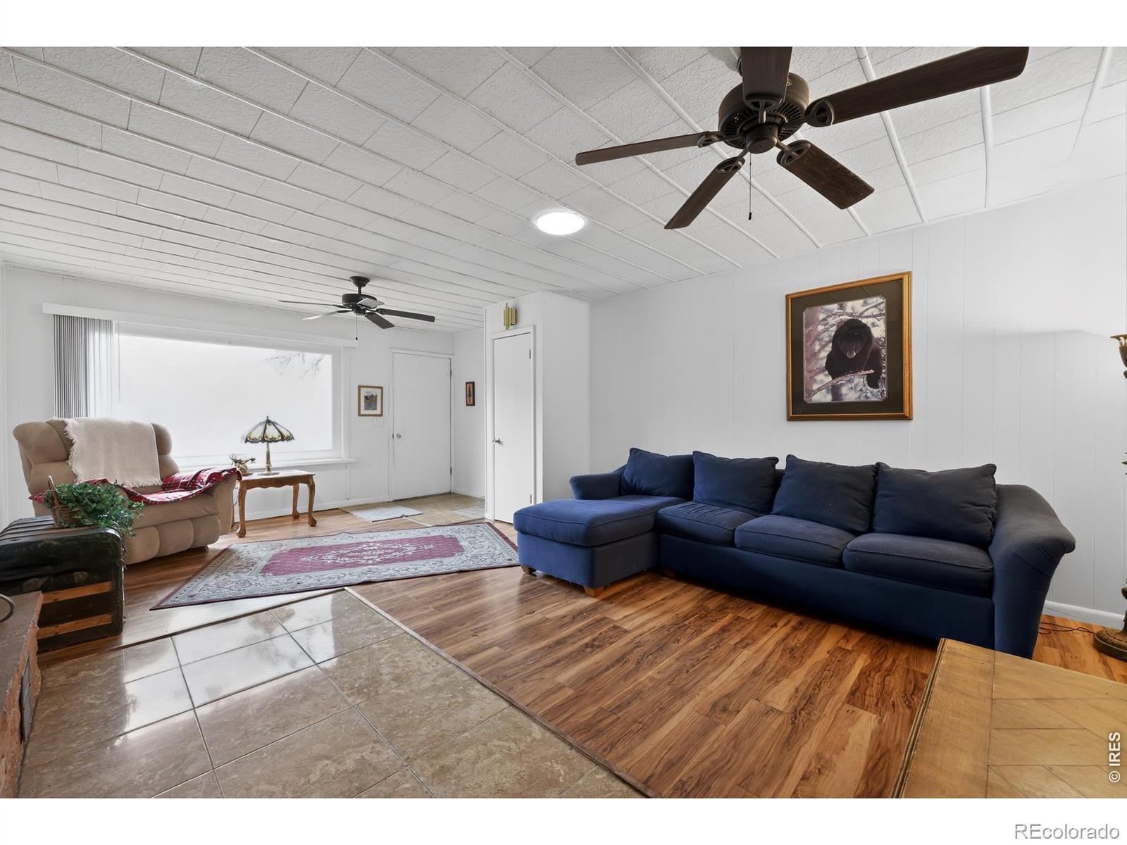 Image 4: Living Room