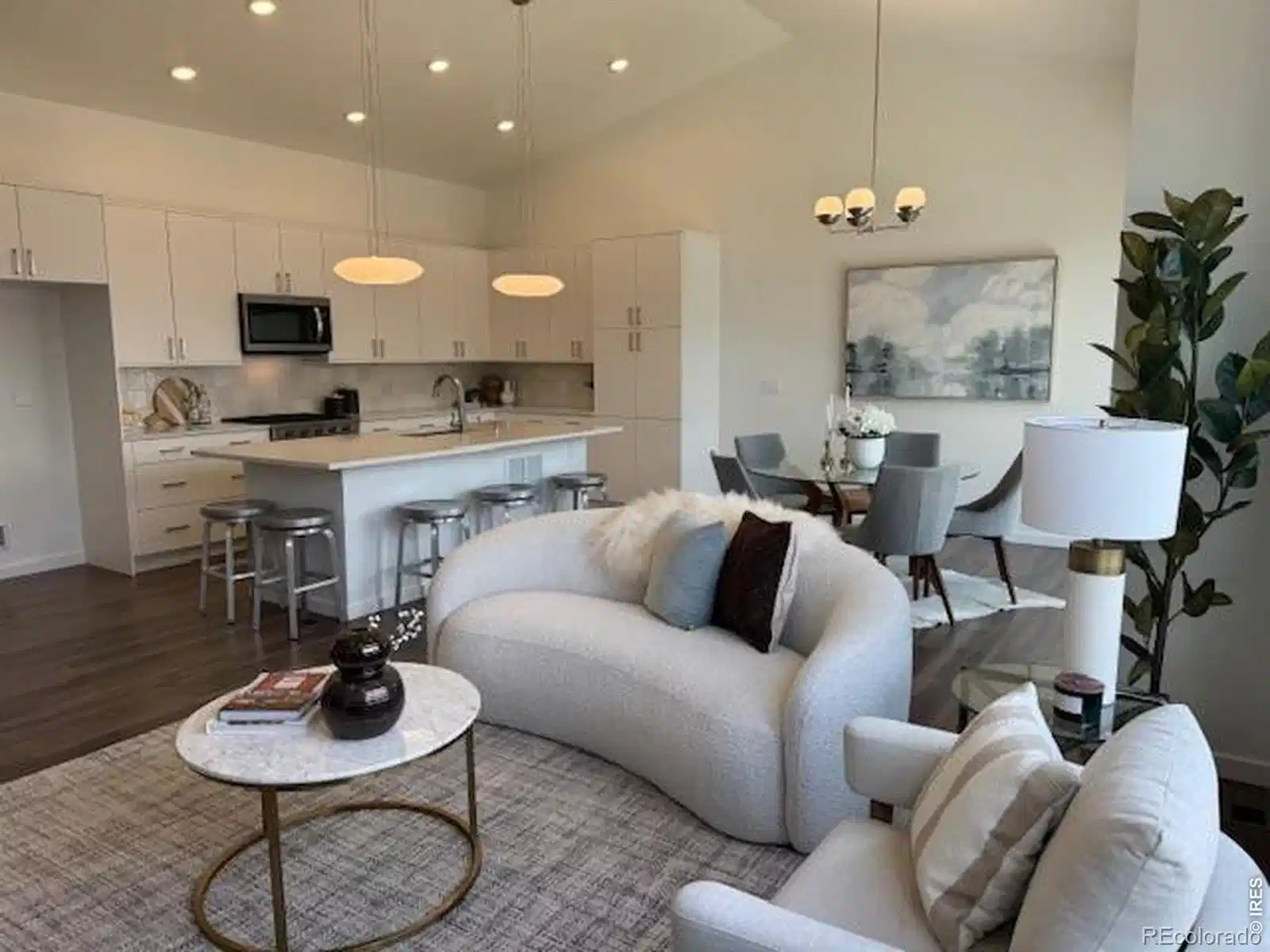 Image 1: Open floorplan with vaulted ceiling -Photos of a similar home