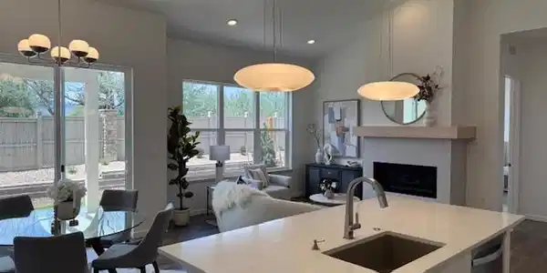 Image 2: Quartz countertops - Photos of a similar home