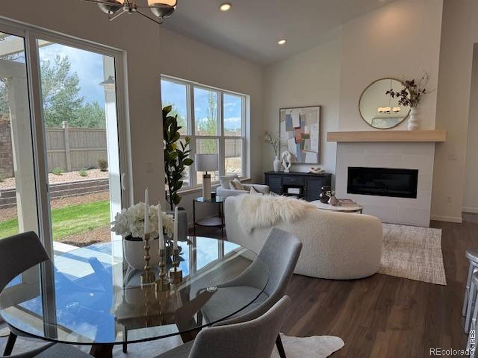 Image 3: Living room fireplace - Photos of a similar home