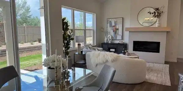 Image 3: Living room fireplace - Photos of a similar home