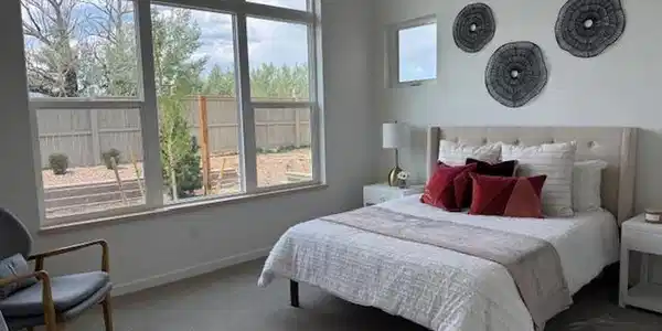 Image 4: Primary bedroom - Photos of a similar home