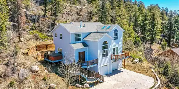 11770 Leavenworth Drive