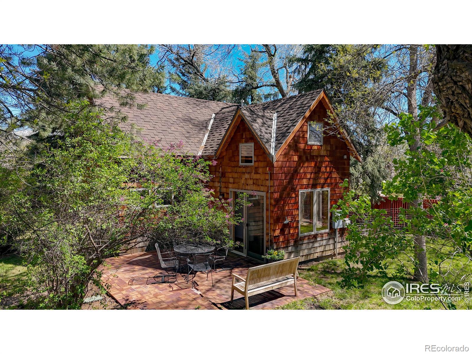 Image 4: Separate and Private Guest Cottage Image 4: Separate and Private Guest Cottage