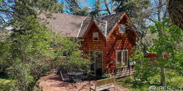 Image 4: Separate and Private Guest Cottage Image 4: Separate and Private Guest Cottage