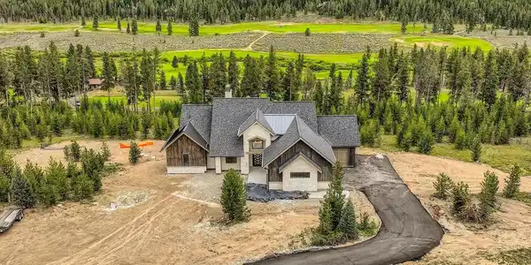 1086 Wildberry Lane