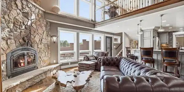 Image 4: Family Room Image 4: Family Room