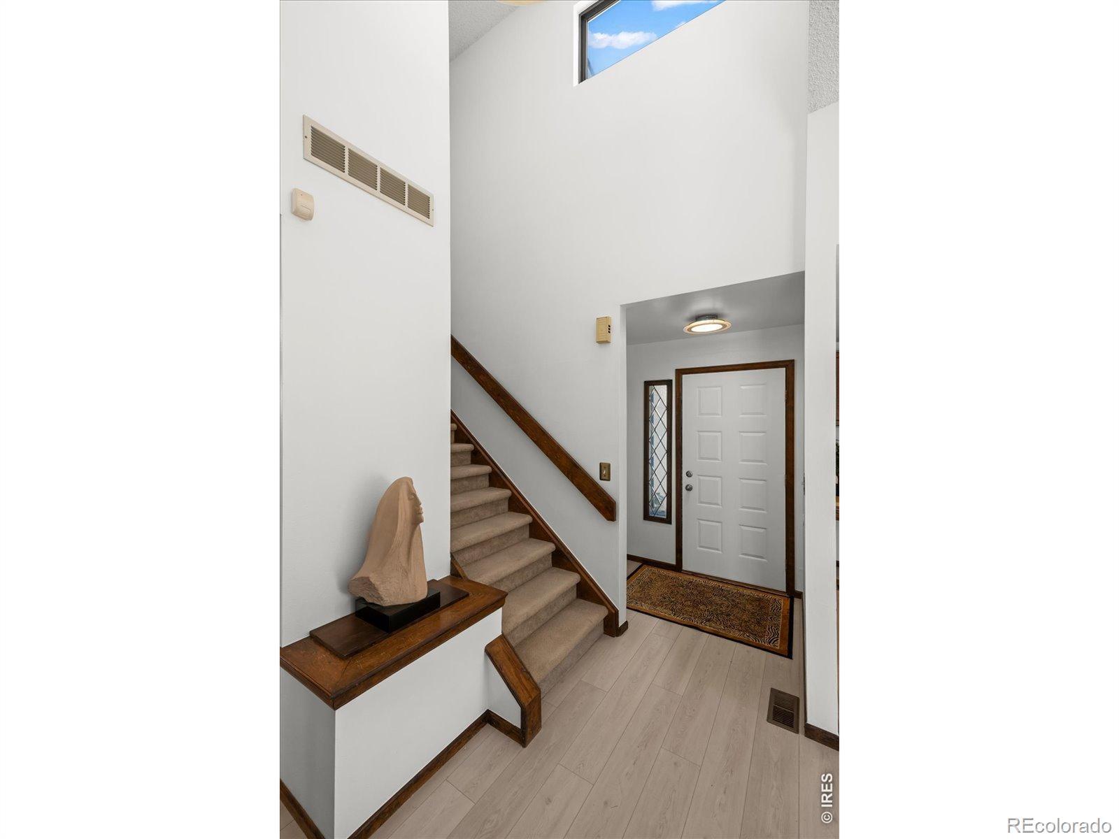 Image 3: 2 story entryway Image 3: 2 story entryway