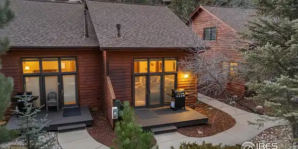 Image 2: Beautiful riverside cabin. Image 2: Beautiful riverside cabin.