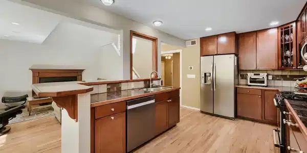 Image 4: Main level flows well for entertaining Image 4: Main level flows well for entertaining