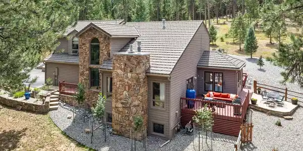 7576 Heartsease Way