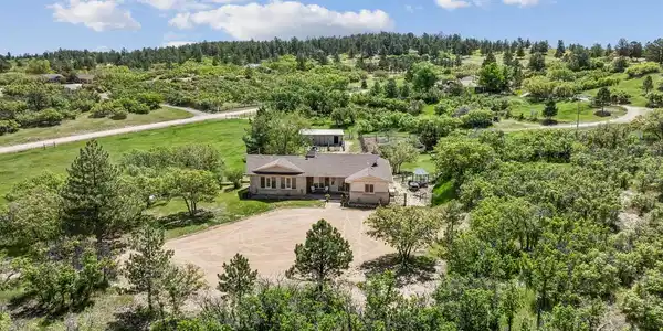 6610 Meadowbrook Lane
