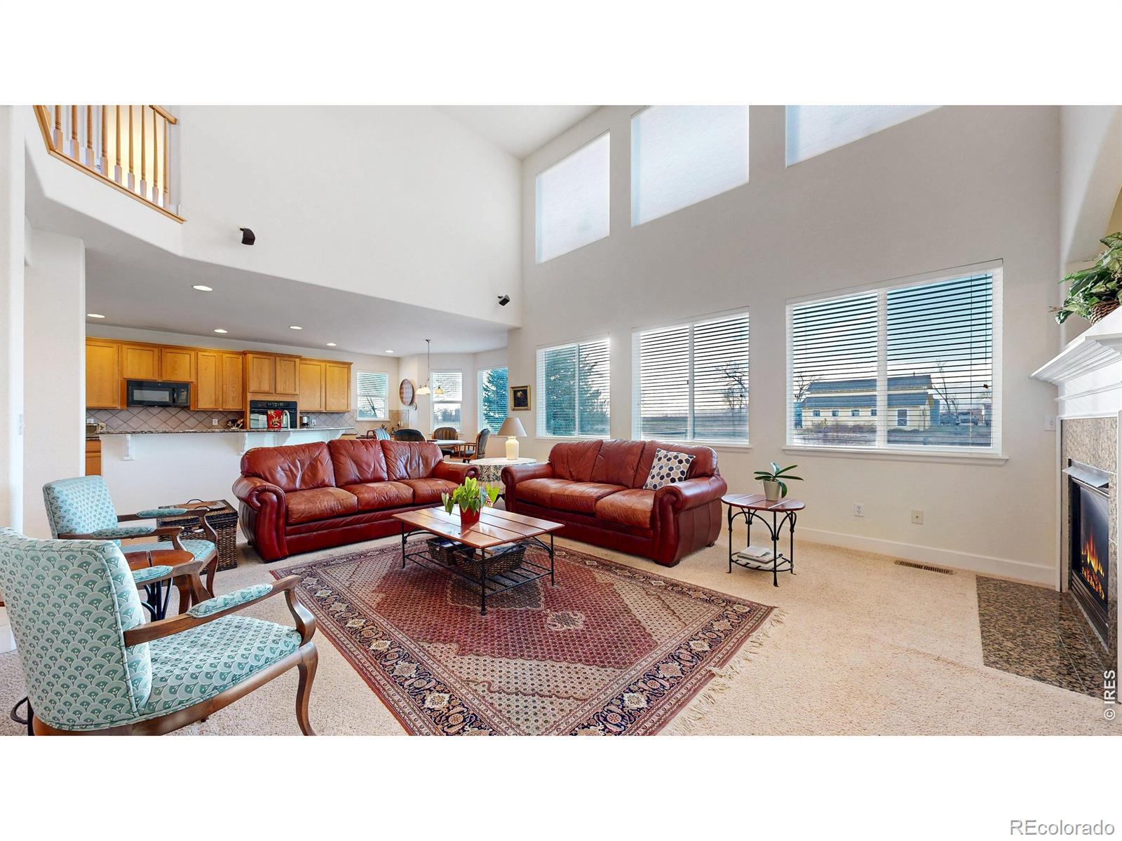 Image 4: Open Space Livingroom with Eat-In Kitchen Image 4: Open Space Livingroom with Eat-In Kitchen