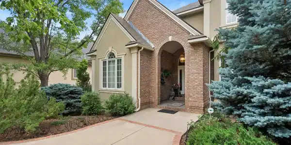 Image 3: Covered Entryway Image 3: Covered Entryway