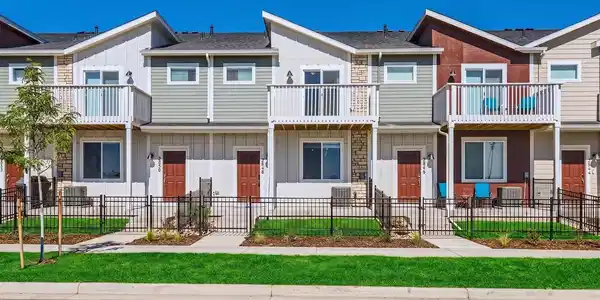 Image 2: Low maintenance community Image 2: Low maintenance community