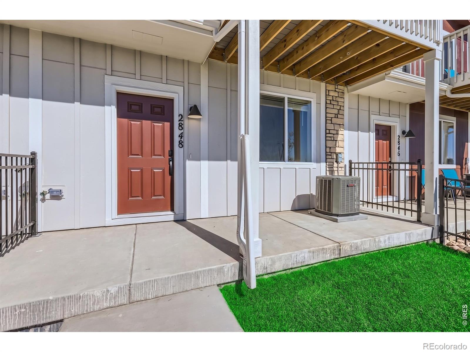 Image 4: Front patio Image 4: Front patio