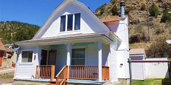 902 Virginia Street