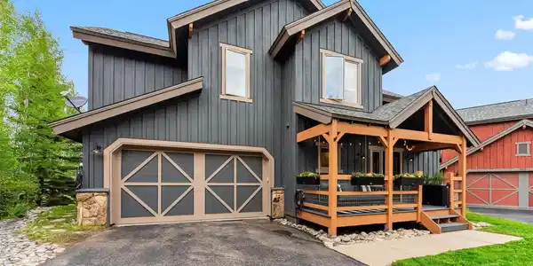 402 Kestrel Lane