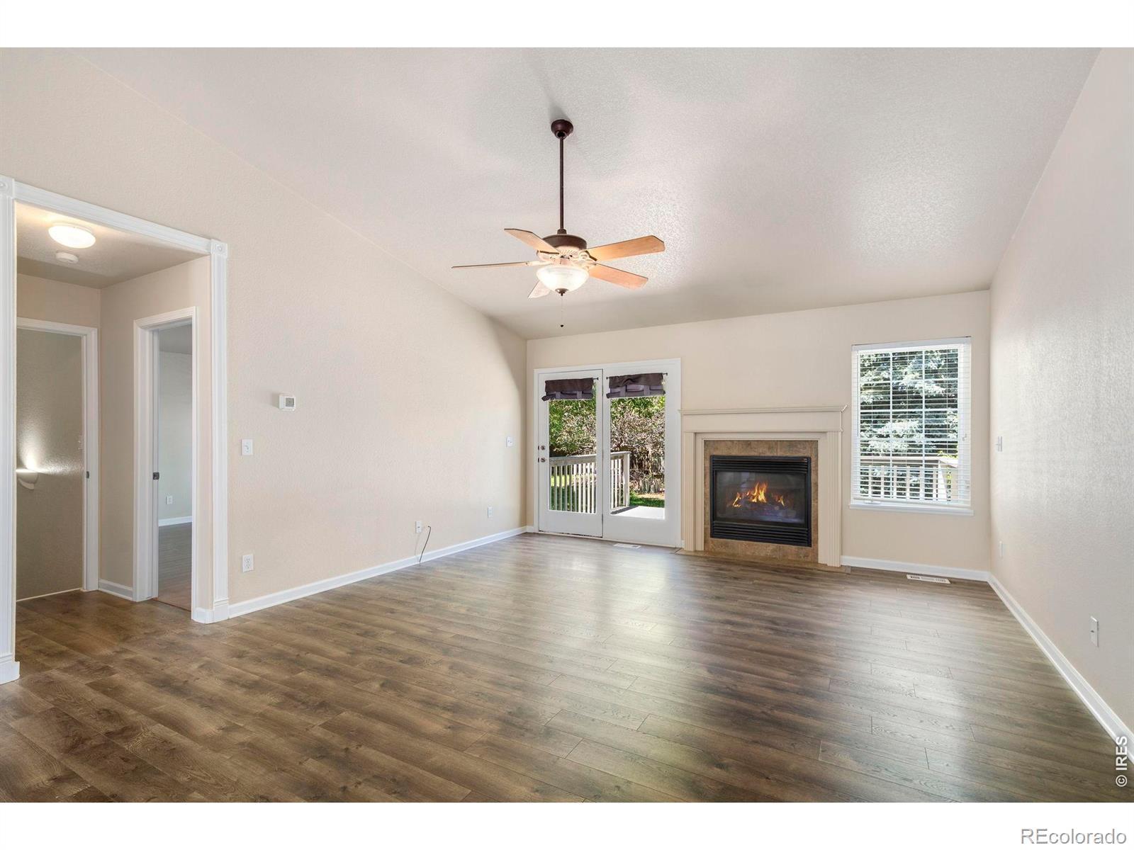 Image 4: Livingroom with gas fireplace Image 4: Livingroom with gas fireplace