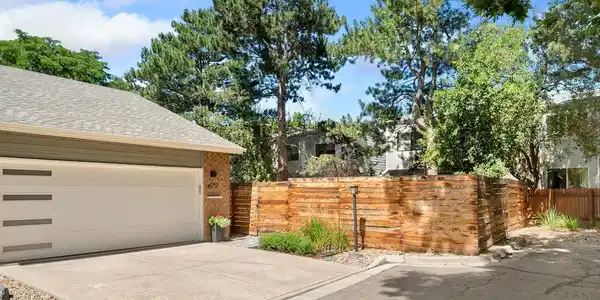 Image 3: 2 Car Garage with NEW Garage Door - extra parking space on the right for a visitor Image 3: 2 Car Garage with NEW Garage Door - extra parking space on the right for a visitor