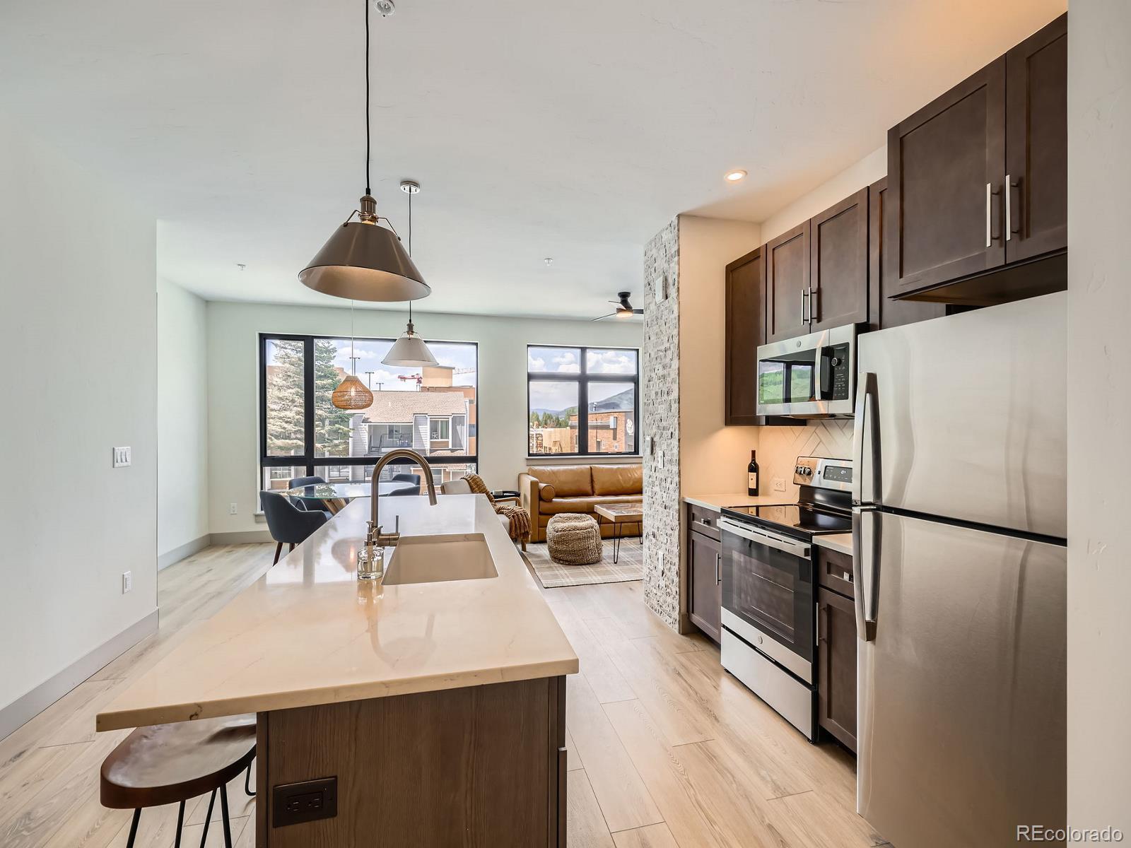 Image 1: 09 Kitchen.jpg